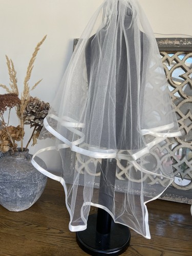 Ivory tier satin edge - tier,