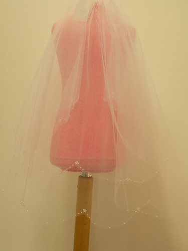 Communion veil with scalloped